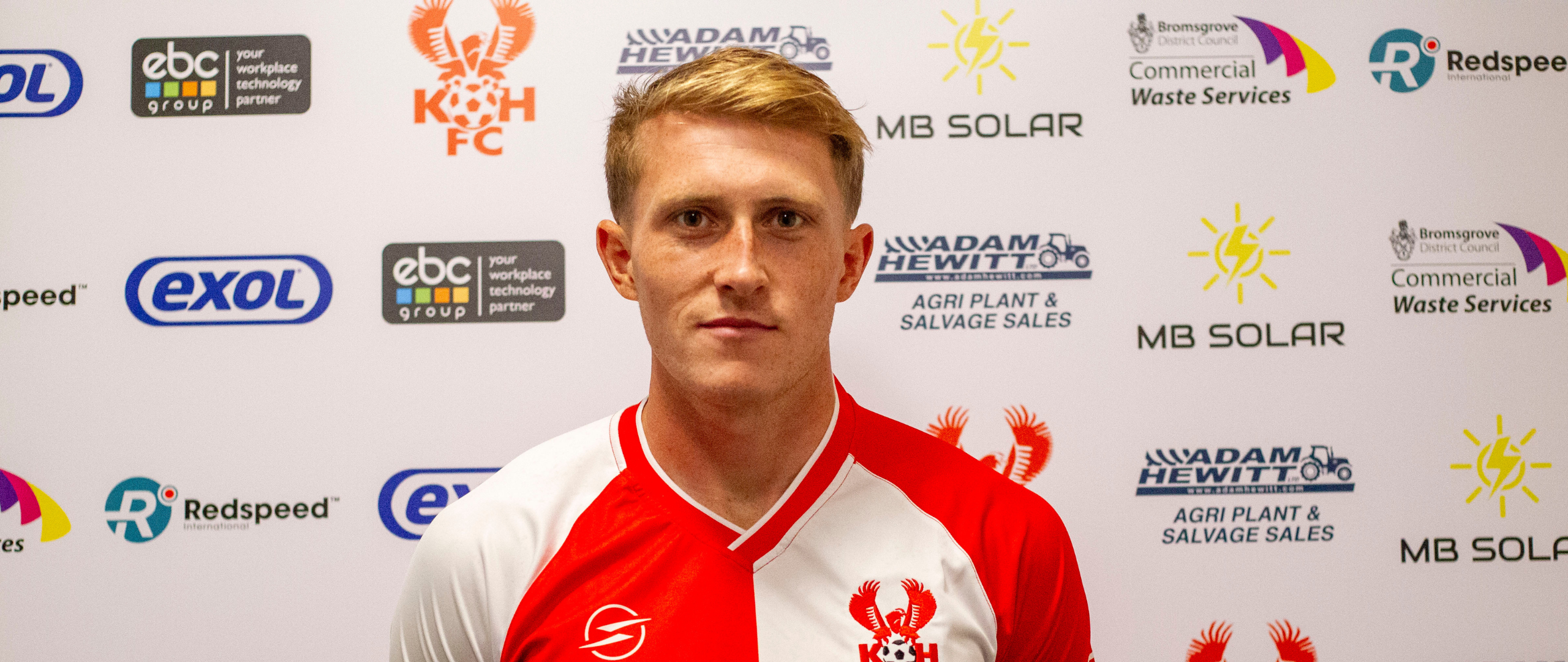 Hargreaves pens Harriers deal