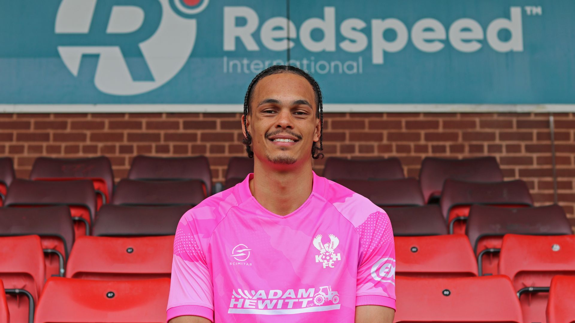 Lovett links up with Reds  