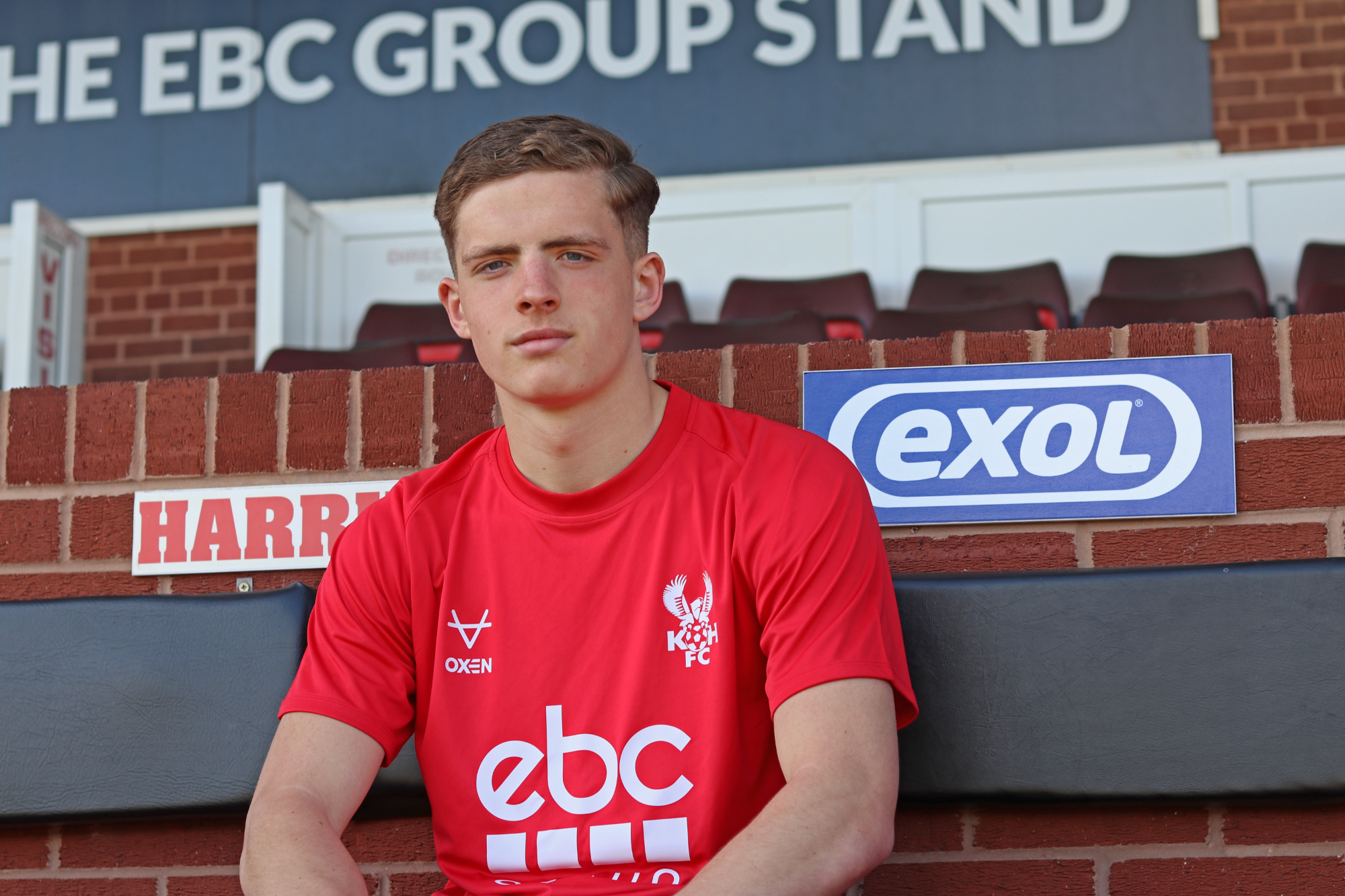 Fin Roberts joins Harriers