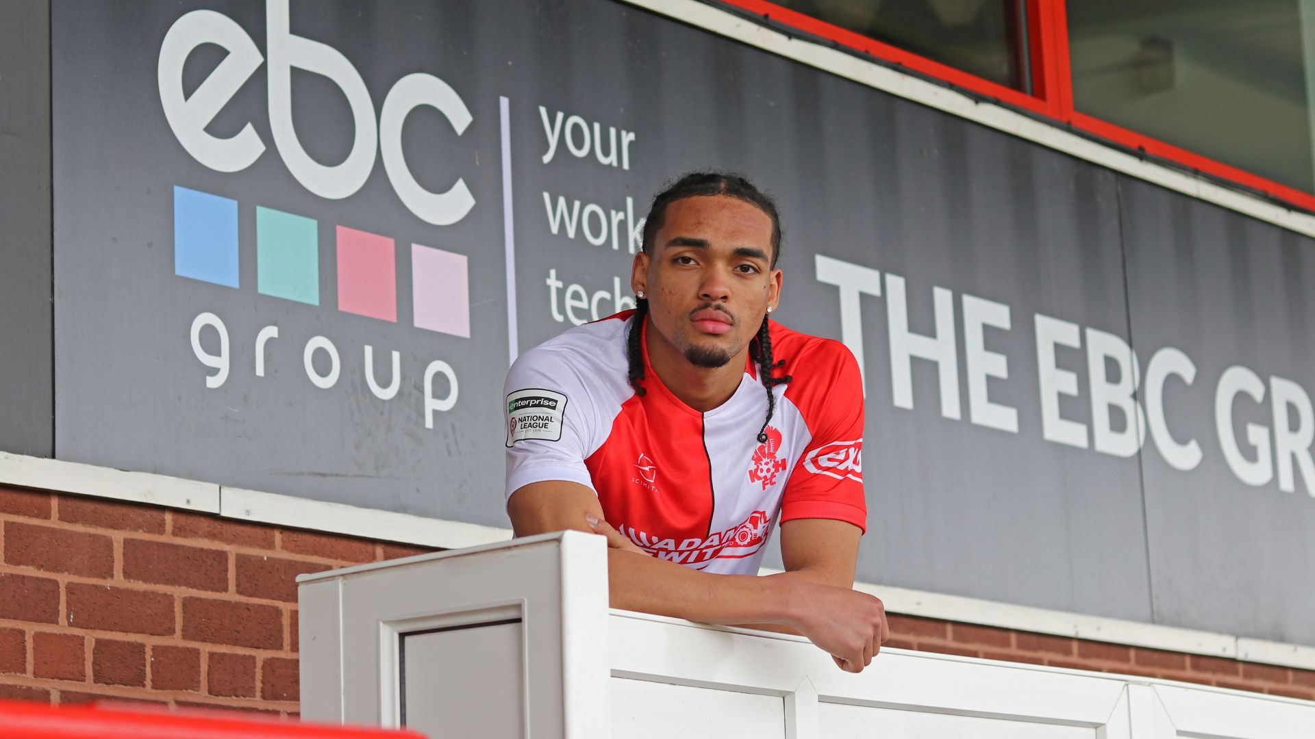 Josh Robinson signs