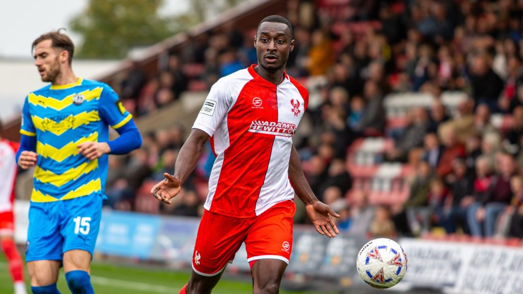 Sho-Silva signs for Solihull