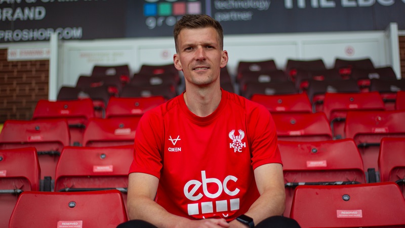 Downing arrives at Aggborough