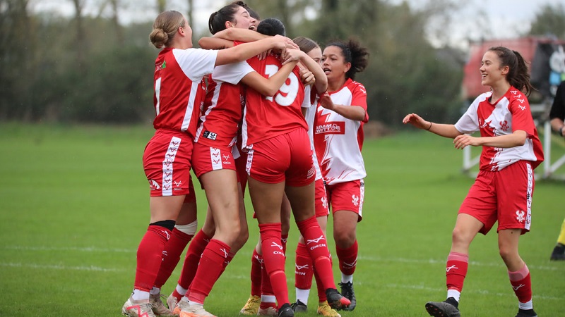 Women into Third Qualifying Round